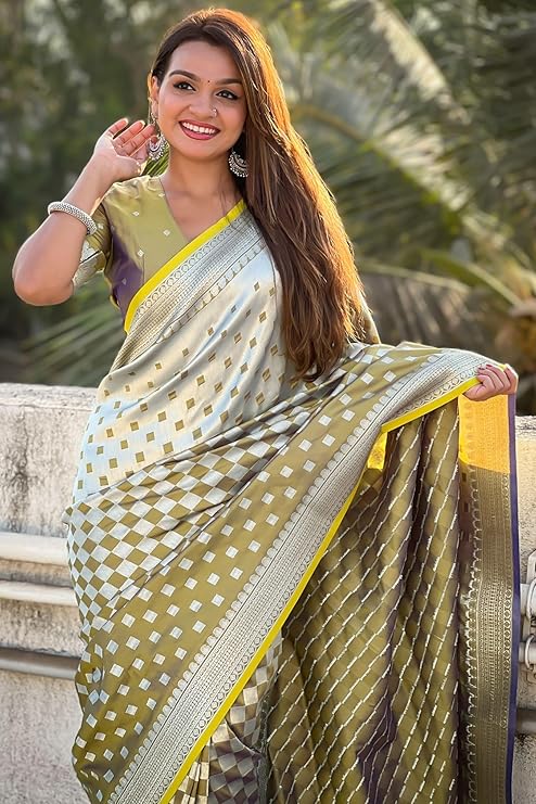 Stunning Banarasi Silk Saree with Subtle Design & Silver Zari Weaving S0099
