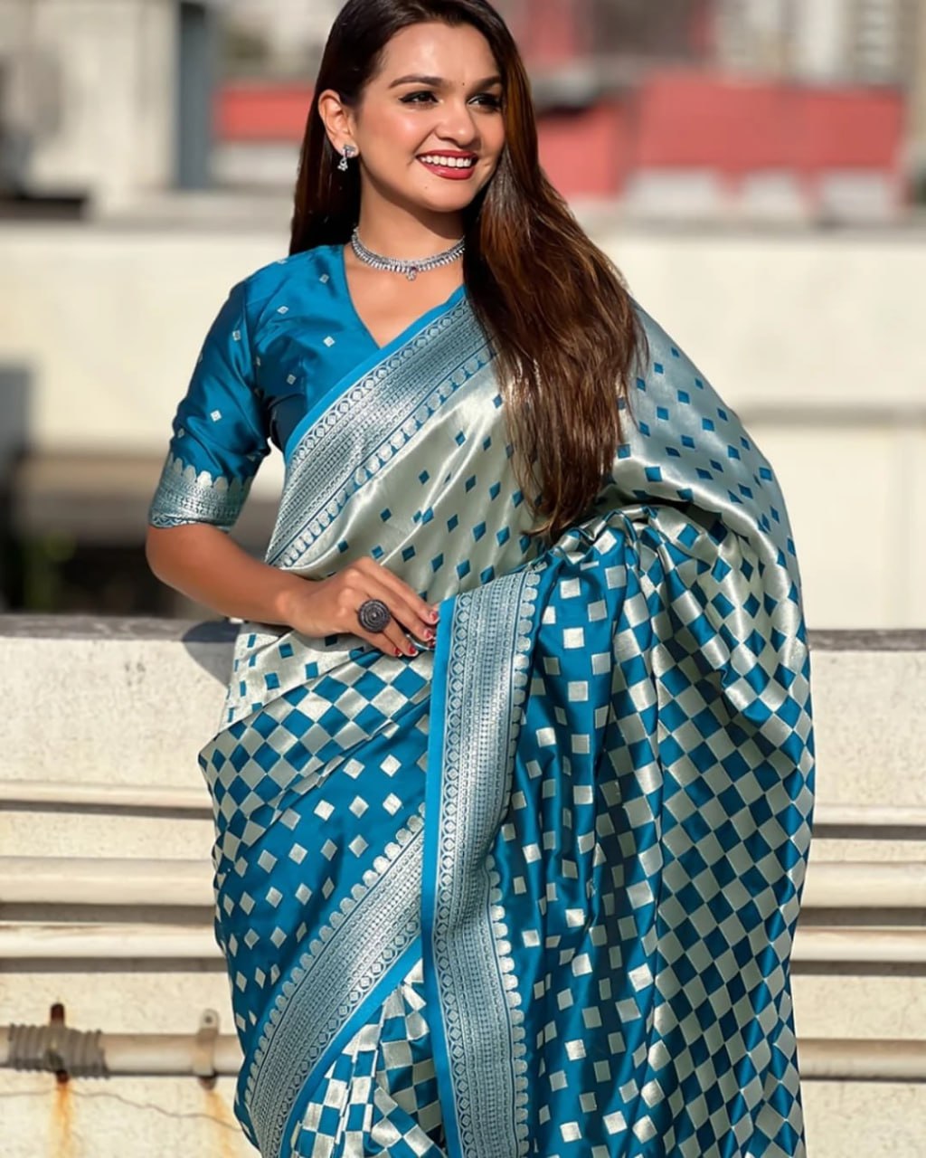 Stunning Banarasi Silk Saree with Subtle Design & Silver Zari Weaving S0101