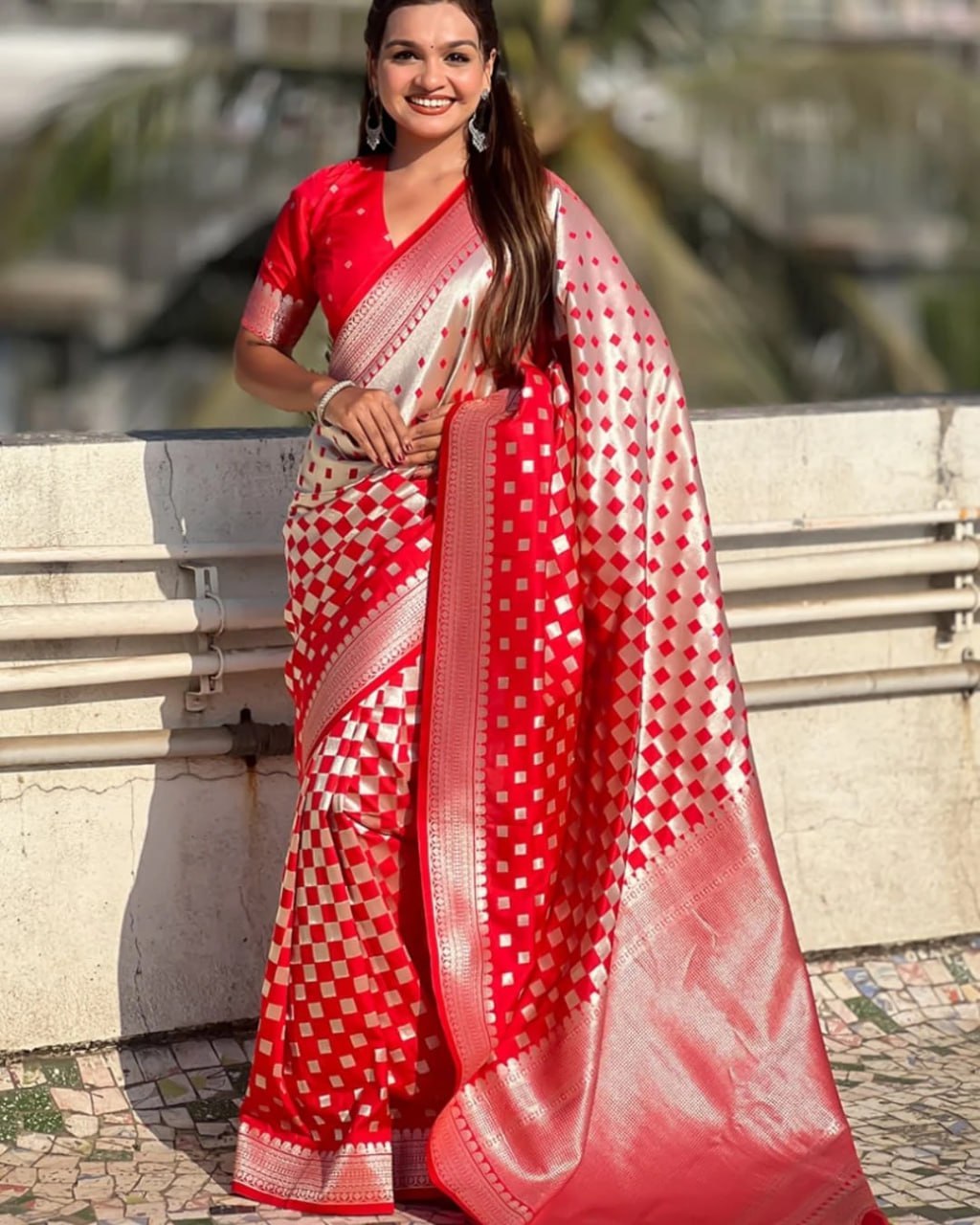 Stunning Banarasi Silk Saree with Subtle Design & Silver Zari Weaving S0102