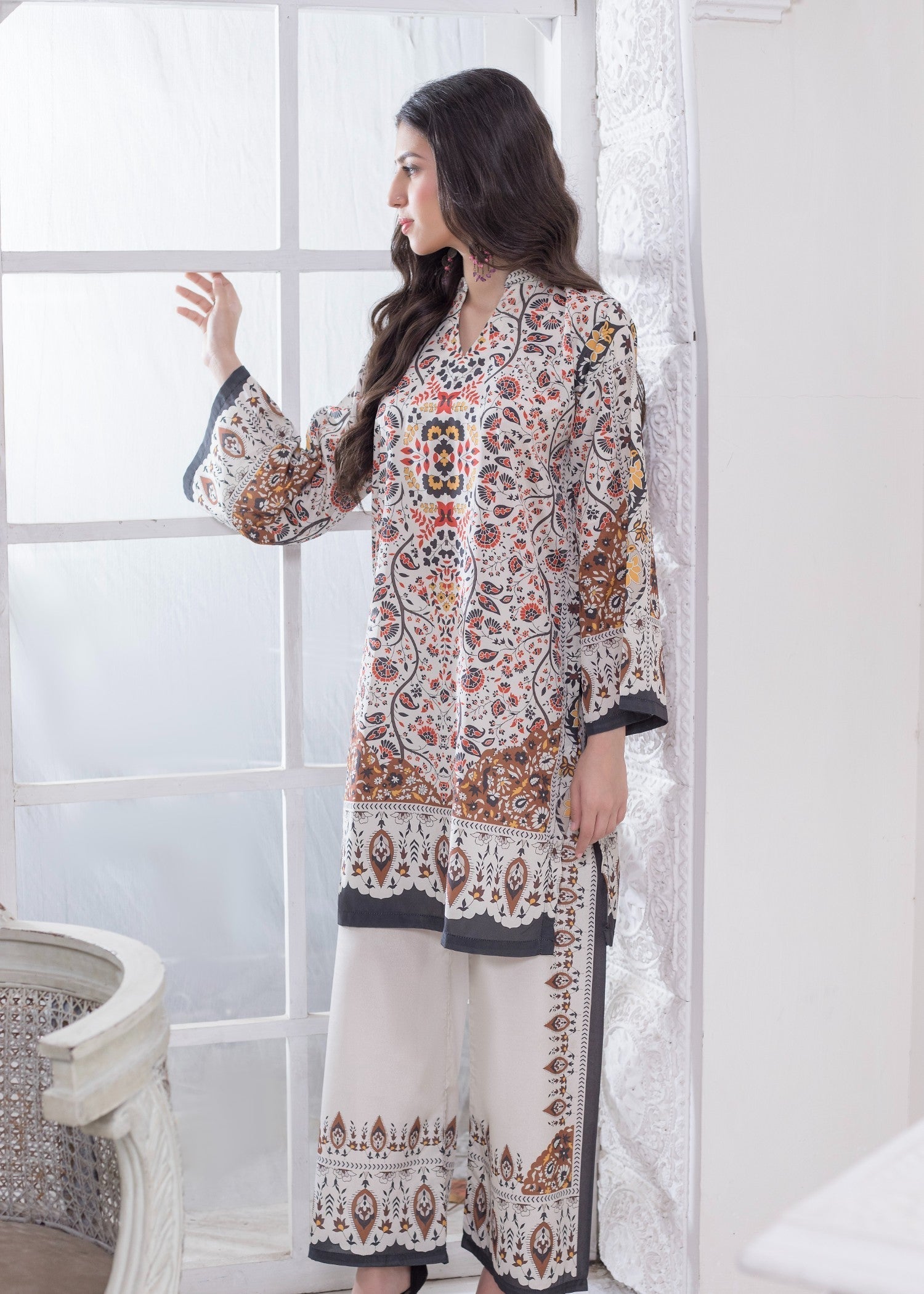 girl wearing a Printed fancy Co-ord Set
