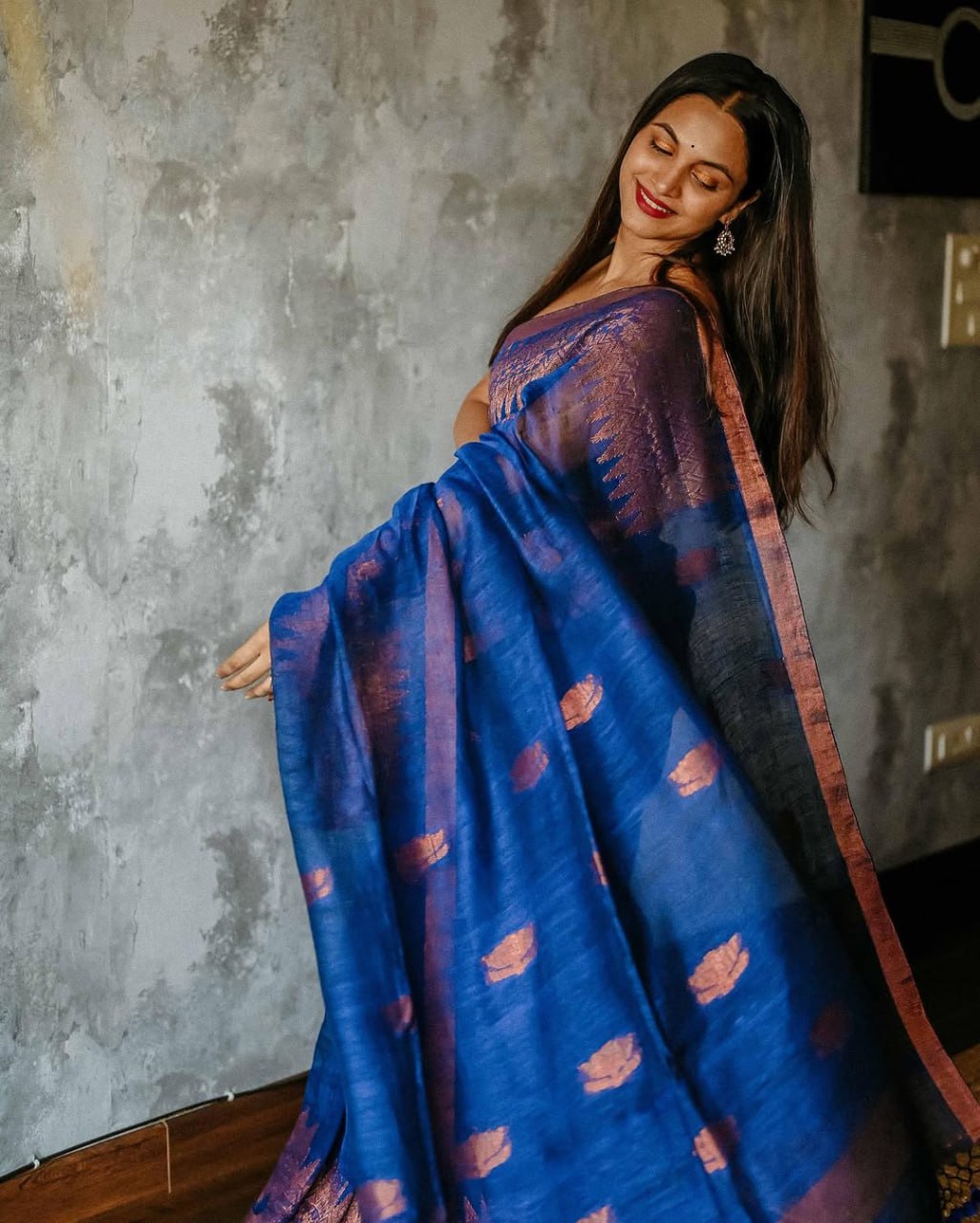 Banarasi Soft Silk Saree with Minimal Design & Copper Zari Weaving S0075